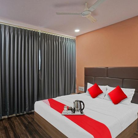 Hotel O Infinity Surat Exterior photo